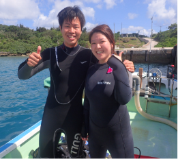 カップルでダイビング